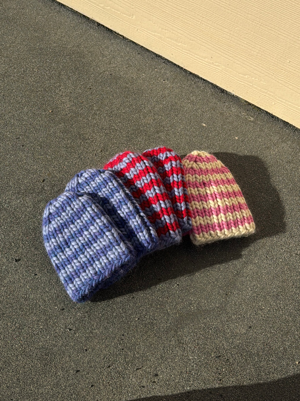 weekend beanie bubblegum stripe