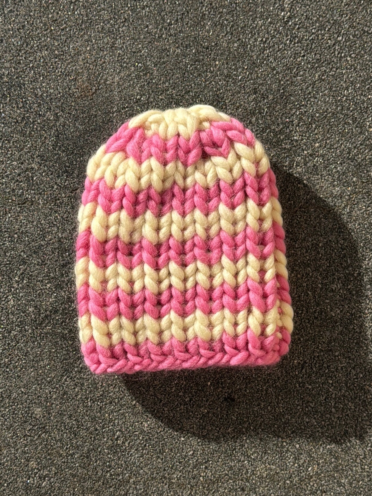 weekend beanie bubblegum stripe
